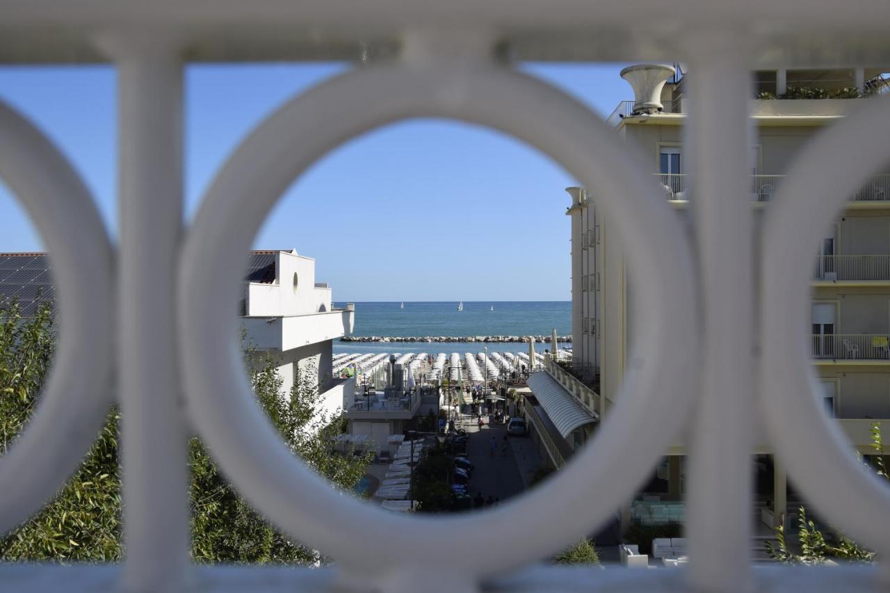 Hotel Des Bains Cattolica Luaran gambar