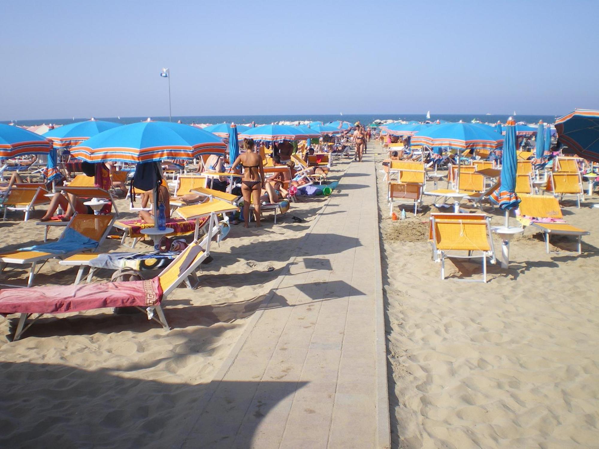 Hotel Des Bains Cattolica Luaran gambar