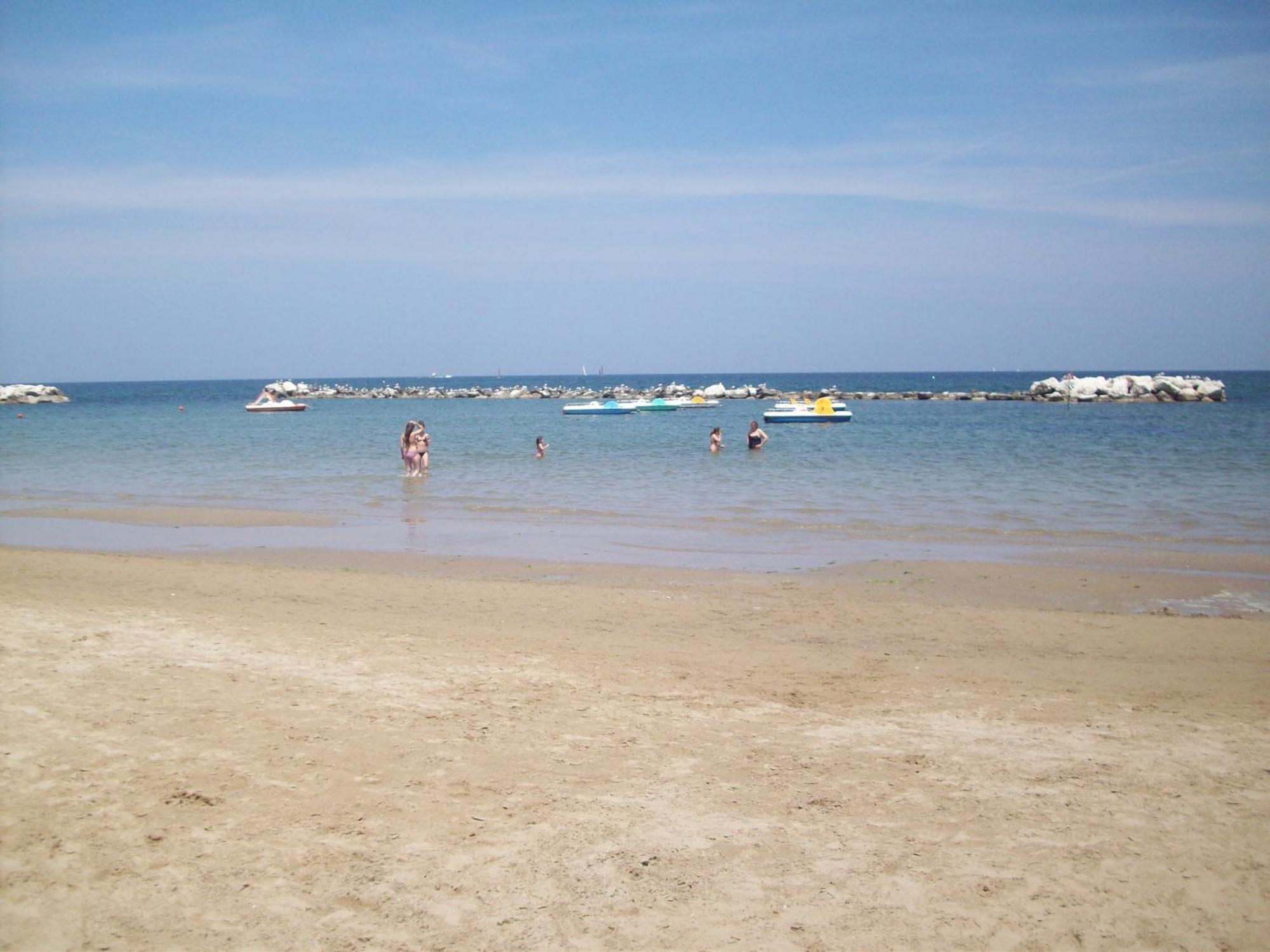 Hotel Des Bains Cattolica Luaran gambar