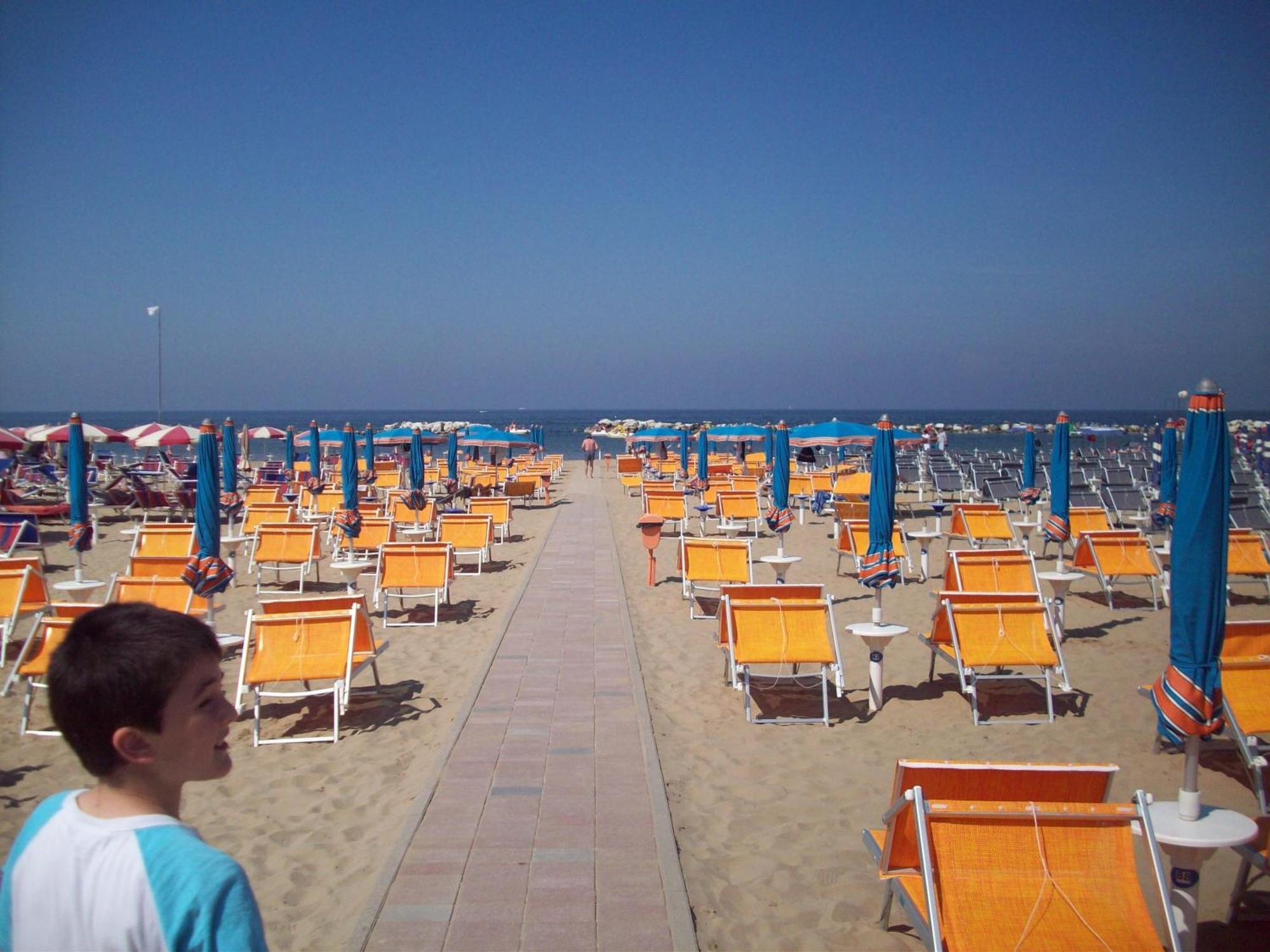 Hotel Des Bains Cattolica Luaran gambar