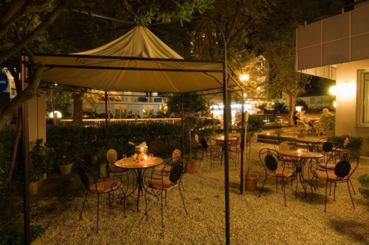 Hotel Des Bains Cattolica Luaran gambar