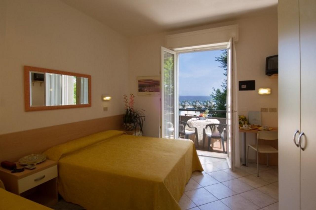 Hotel Des Bains Cattolica Luaran gambar